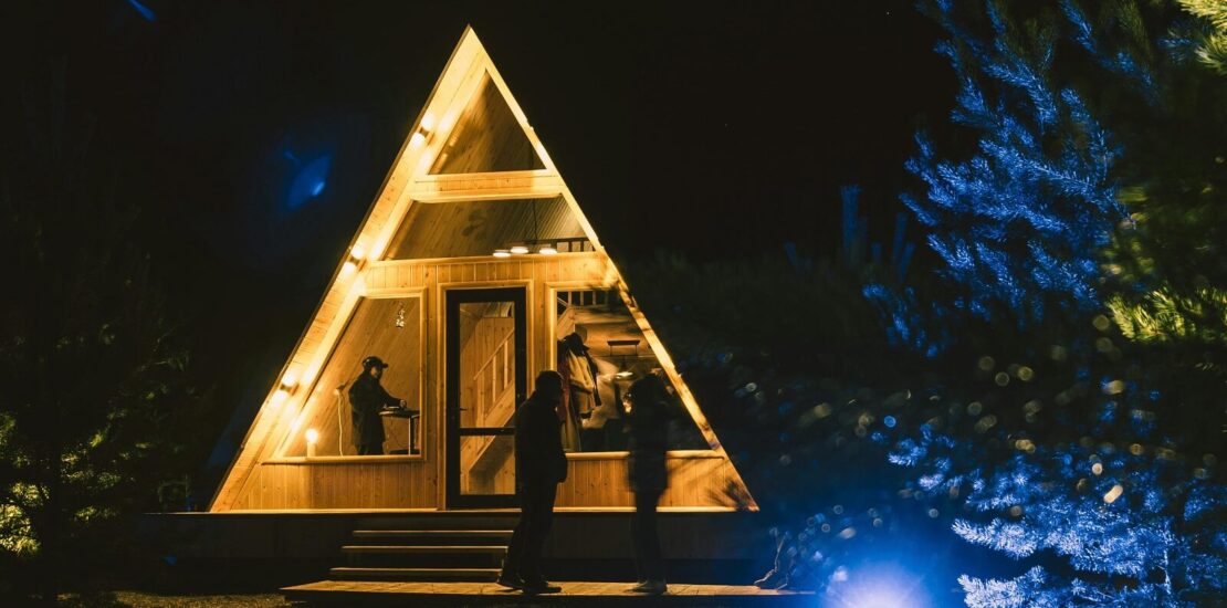 σπίτι airbnb με μπλε φως